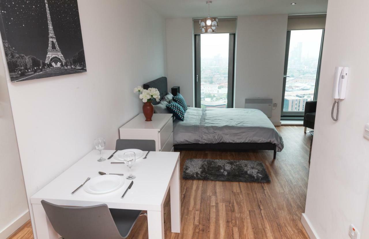 Studio Apartments Free Street Parking Subject To Availability マンチェスター エクステリア 写真